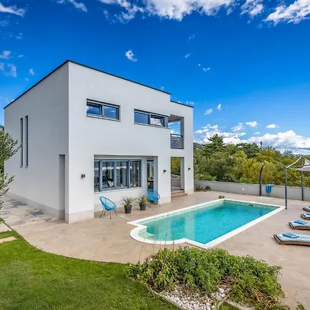 4 Bedroom Gorgeous In *