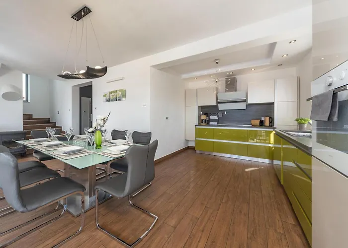 Nyaraló 4 Bedroom Gorgeous In Crikvenica