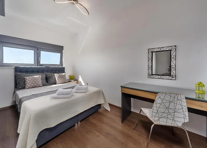 4 Bedroom Gorgeous In Nyaraló