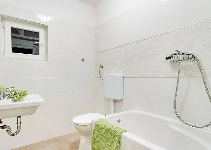 4 Bedroom Gorgeous In Nyaraló *