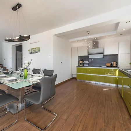 Holiday home Amazing In With House Sea View Crikvenica